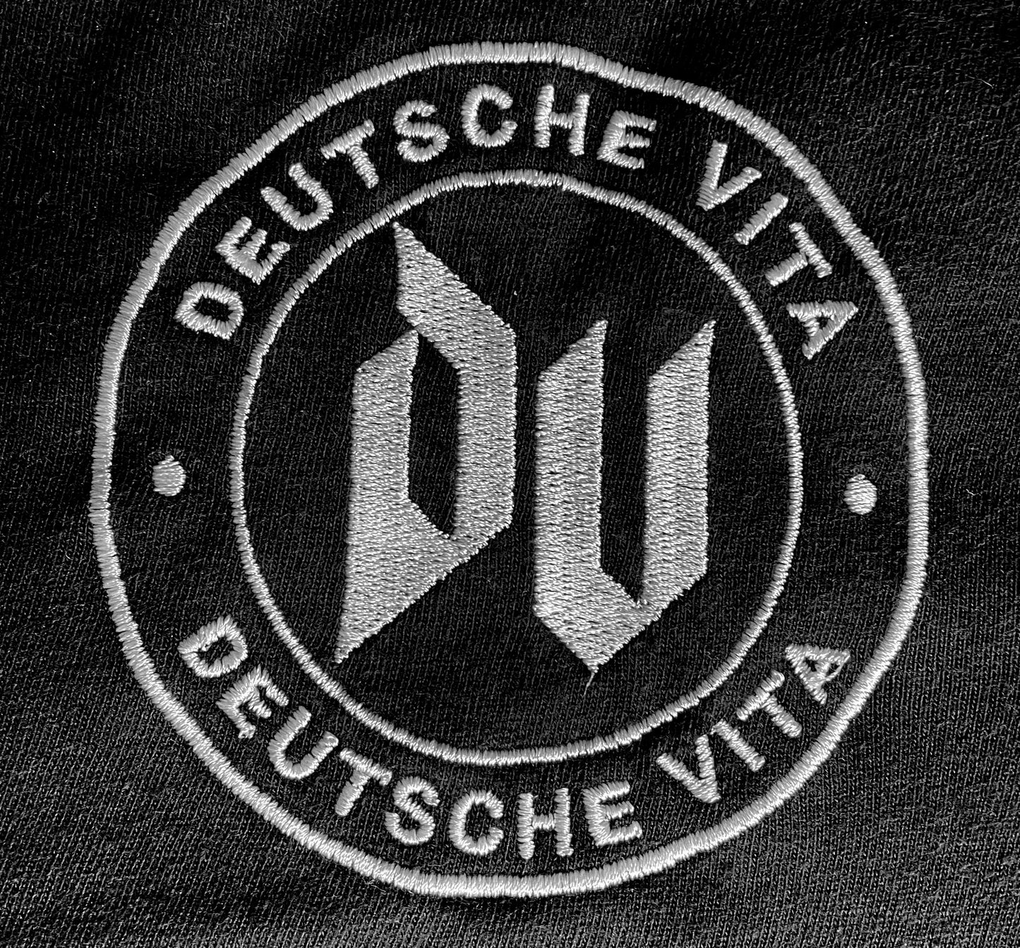 DV T-Shirt - Gesticktes Logo